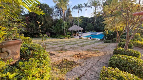 Inigualable Residencia En Venta En Jardines De Ahuatepec, Cuernavaca