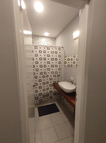 Casa En Venta - 3 Dormitorios 2 Baños - 90mts2 - Ostende