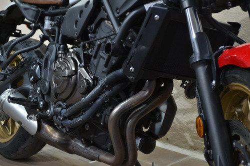 Neo-retro Yamaha Xsr 700, Atractiva Con Excelente Manejo