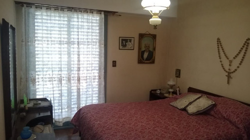 Importante Casa En Venta Con Local Comercial