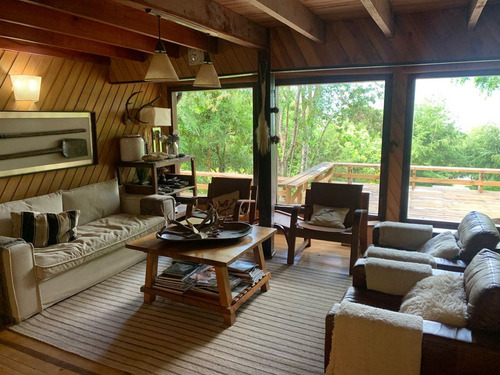 Casa En Venta De 8 Dorm. En Panguipulli