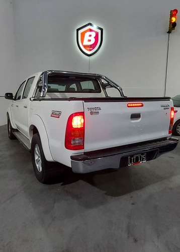 Imagen 4 de 15 de Toyota Hilux 2012 3.0 Cd Srv I 171cv 4x2