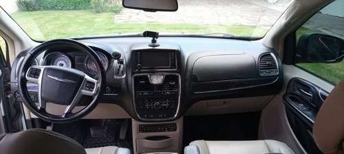 Imagen 10 de 15 de Chrysler Town & Country 2011 3.6 Touring Mt