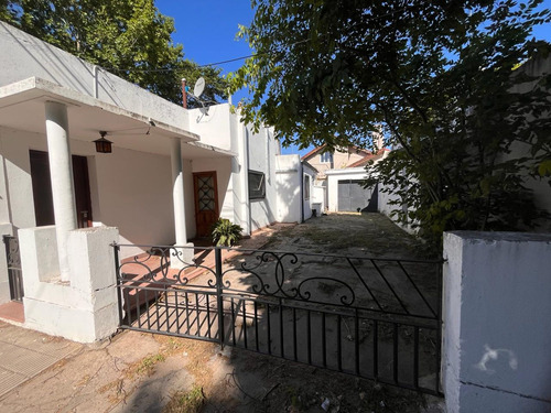 Casas De 3 Dormitorios + Local En Venta En Gonnet