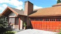 Comprar En Berazategui Hermoso Chalet De 8 Ambientes Con Parque Y Pileta En Venta Sobre Terreno De 1940m2.