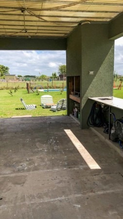 Imagen 3 de 8 de Uribelarrea - Casa Quinta En Venta