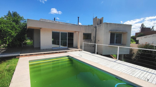 Chalet Con Pileta En Venta En Barrio Cerrado, Mayu Sumaj, Cordoba