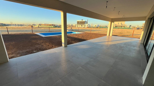 Casa En Venta En Riberas, Puertos, Escobar