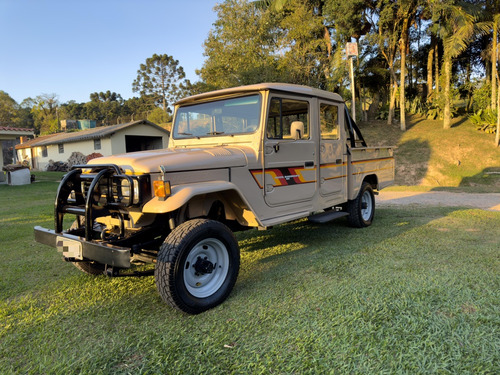 Toyota Bandeirante Cabine Dupla 4, Portas