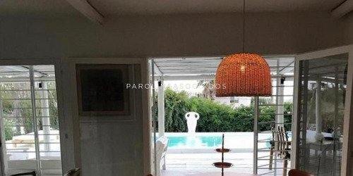 Casa En Venta De 3 Dormitorios En Manantiales- Ref: 3836