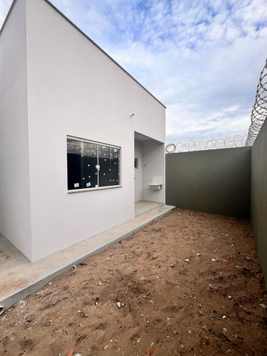 Vendo Casa Na Praia De Guriri /es- 2 Qts( Sendo Um Suite)