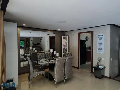Espectacular Casa Con Áreas Amplias Y Senderos Pa...(mls#254950)