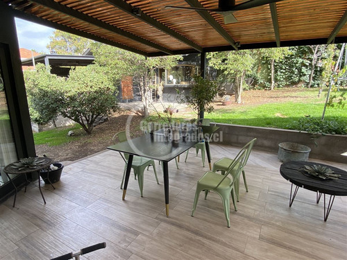 Casa En Venta De 4 Dorm. En Lo Barnechea - El Arrayán