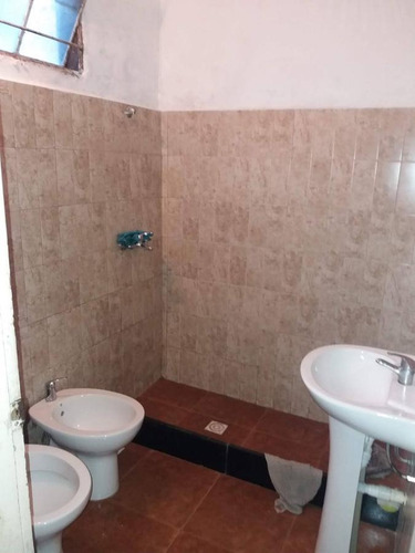 Casa Un Dormitorio Con Locales .