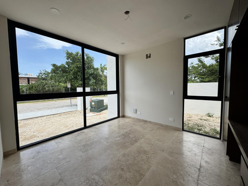 Casa En Venta Merida, Komchen En Privada, Entrega Inmediata.
