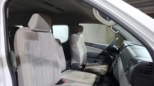 Nissan Nv350 Urvan 2.5 15 Pasajeros Amplia A/a Paq Seg