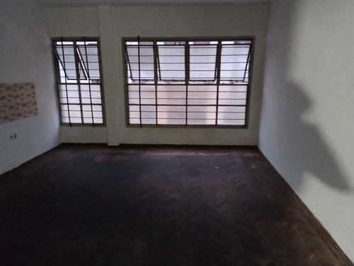 Mas Barato Que Un Auto, Apartamento Con Destino Exclusivo A Estudio- Comercio, Baño De Uso Común Con Otra Unidad.