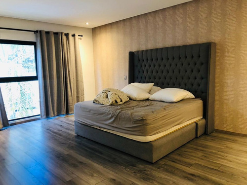 Residencia De Super En Puerta De Hierro Dentro De Coto