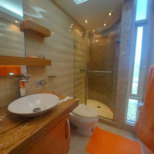 Imagen 6 de 13 de Apartamento En Caraballeda Para Alquilar Remodelado