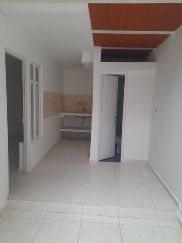 Venta Casa Multifamiliar De 150mt2 En Bello Horizonte Cali 7509. A