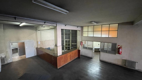 Imagen 7 de 16 de Galpón - Barracas
