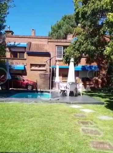 Imagen 1 de 17 de Casa De 5 Dormitorios Y Piscina En Altos Del Pinar. Venta Y Venta Anual