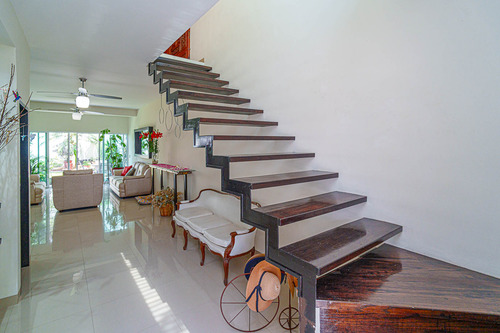 Casa Sola En Fraccionamiento Exclusivo Palmira Cuernavaca