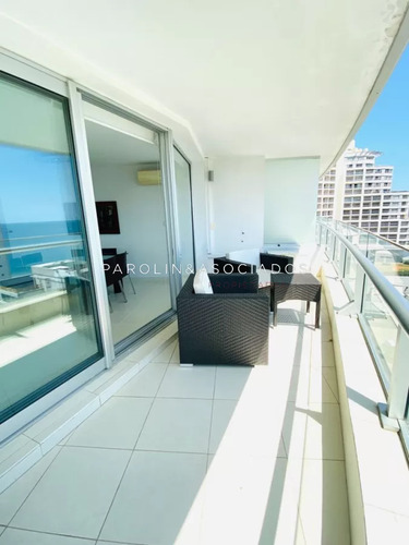 Apartamento En Venta De 3 Dormitorios En Seasons Tower, Punta Del Este.