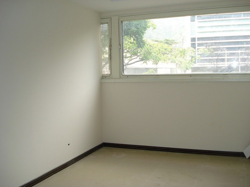 Ns - Venta Edificio 5.200 M2 Aprox. - Urb. Zona Ndustrial La Urbina, Mun. Sucre