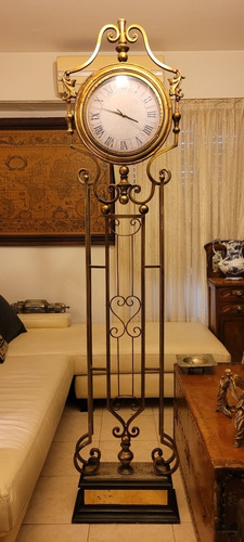 Antiguo Reloj De Pie Estilo Estación Metal Forjado Tallado (Usado)
