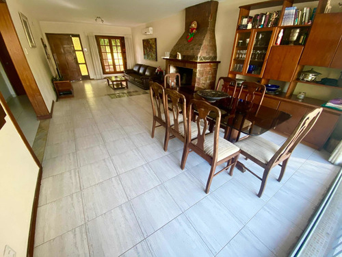 Alquiler Casa A Metros Del Mar Solymar