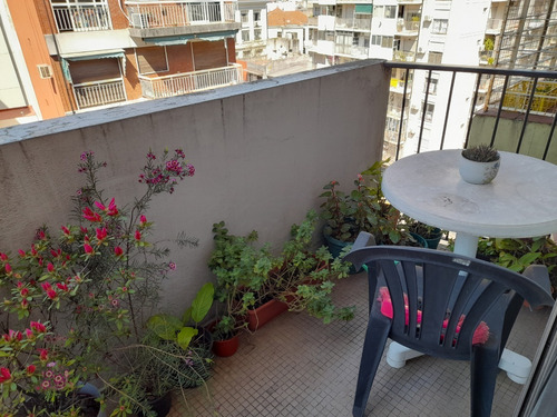 Imagen 10 de 15 de Muy Buen Dpto 2 Amb Al Frente Con Balcon. Excelente Ubicacion. Venta Directa!!!!!