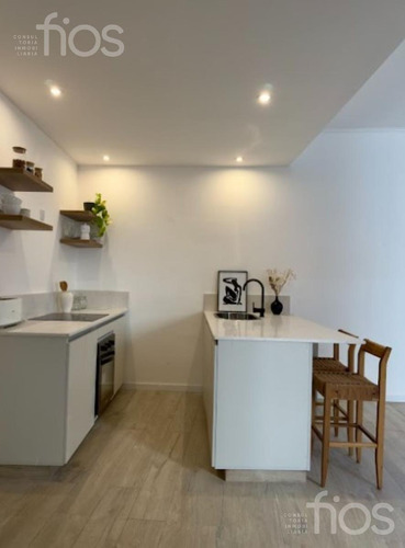 Venta Casa Reciclada De Tres Dormitorios Con Patio Y Terraza En Abasto
