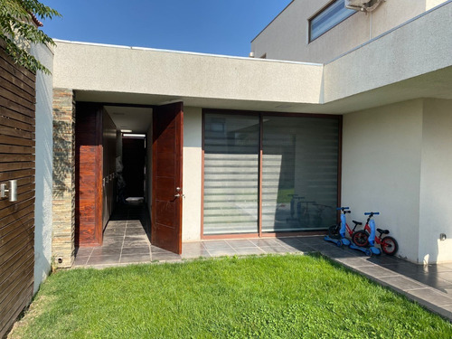Casa Espaciosa Y Nueva, Con Muchas Dependencias.