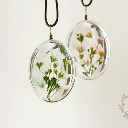 Collar Encapsulado Vidrio Con Flores Secas Varios Colores.