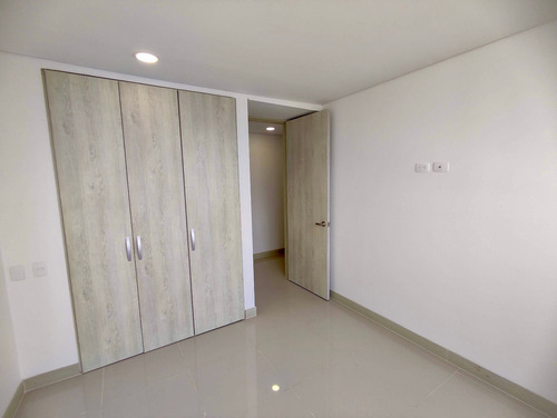 Imagen 19 de 29 de Venta De Apartamento En Manga.