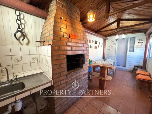 Cómoda Y Amplia Casa En Venta, Lomas De Mirasur.