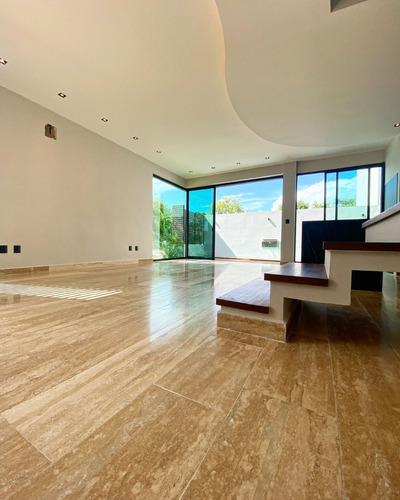 Venta De Casa En Residencial Arbolada