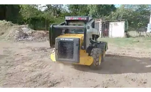 Minicargador New Holland L175 2010
