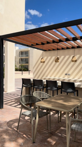 Departamento En Renta En Temozon Norte, Con Piscina En La Privada