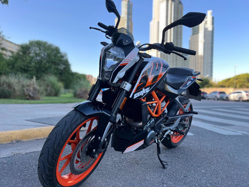 Imagen 1 de 6 de Ktm Duke 390 Año 2016 Cubiertas Y Kit De Transmision Nuevas!