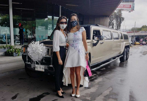 Imagen 3 de 5 de Renta De Limusinas Rivera Hummer H3 Color Arena Doble Rodada