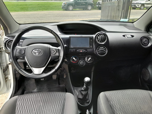Toyota Etios 1.5 Xls 6Mt