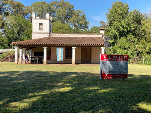  ¡encantadora Casa De Estilo Antiguo Frente A La Pileta Municipal! Ideal Para Permuta En Capital Federal 