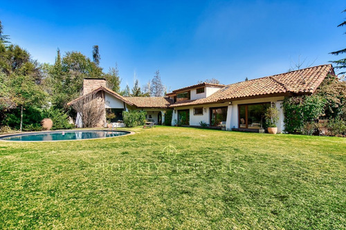 Terreno Con Casa Estilo Colonial. Los Dominicos