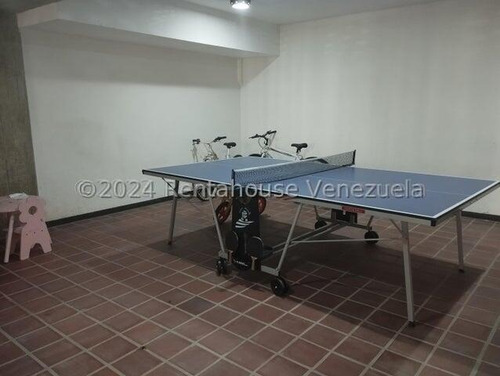 Alquiler De Elegante Apartamento En Colinas De Valle Arriba / Cl. Mls-24-21087