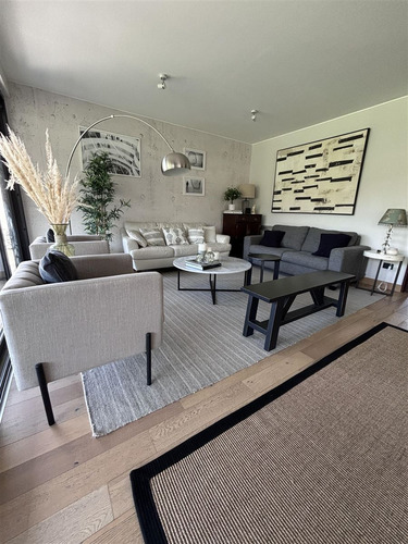 Casa En Venta De 4 Dorm. En Lo Barnechea Valle Escondido