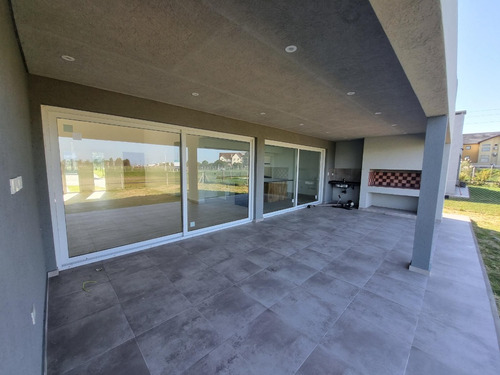 Casa A La Venta En San Felipe De Canning!!! 3 Dormitorios!! Vista Al Pulmon!! Oportunidad!!