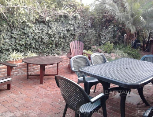 Venta Y Alquiler De Temporada. Linda Casa Con Piscina A Pasos De La Playa Mansa. Punta Del Este- Ref: 24862