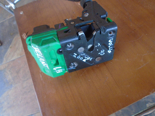 Imagen 3 de 3 de Vendo Manigueta Delantera Izquierda De Volvo Xc90, Año 2006